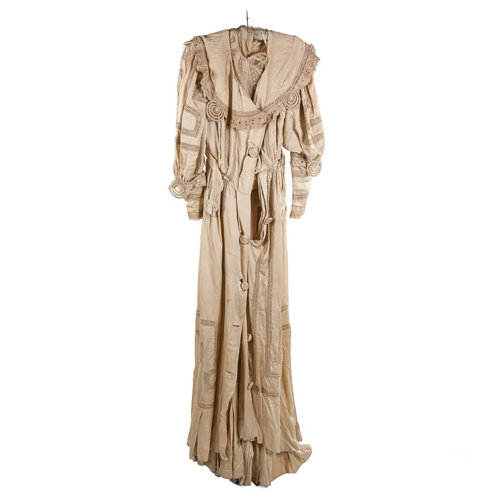 Off White Gown with Train Marshall Fields 1800's (1 of 10)