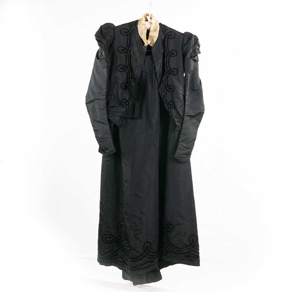 Black Gown Paris Label c1900 (1 of 10)