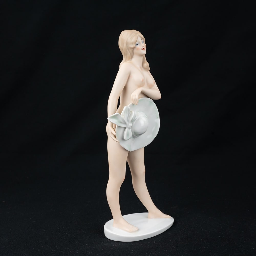 Wallendorf Porcelain Nude Woman w Hat #1920: Very nice vintage Wallendorf Germany porcelain semi nude woman with hat #1920. In very good overall condition with no chips or cracks noted, very small flea bite on hat that is only noticeable under c