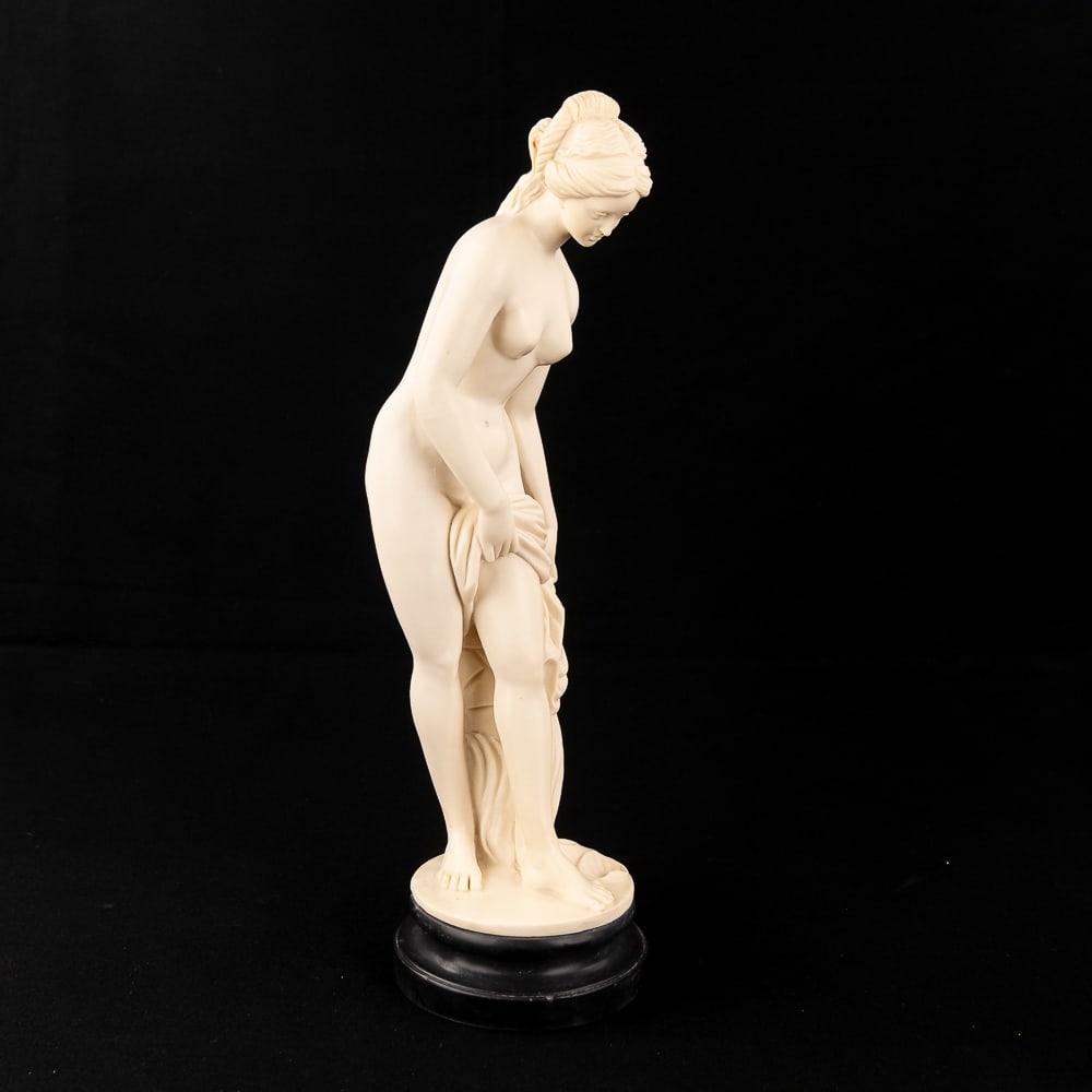 A. Santini The Bather Nude Venus Woman Statuette: Vintage A. Santini The Bather nude Venus woman resign statuette. In very good to good condition, some minor imperfections such as lightly chipped right toe etc. Approximately 15" x 4" x 4". A. Santini
