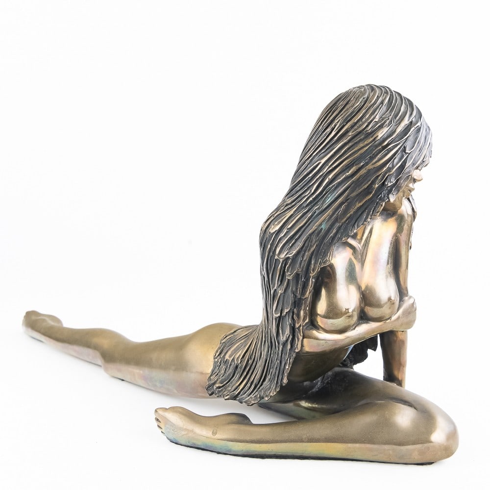 Tom Bennett Nude Female Erotic Bronze Sculpture: Eye catching limited edition and artist signed Tom Bennett nude female erotic bronze sculpture. Artist signed and numbered 23 of 250 worldwide on models foot. Very good overall condition with light we