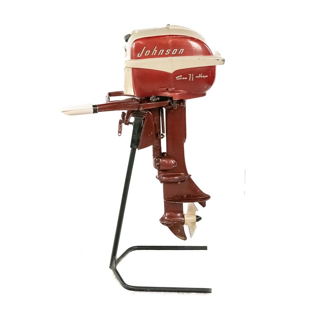 Vintage Johnson 7.5" Horse Outboard Motor & Stand (1 of 10)