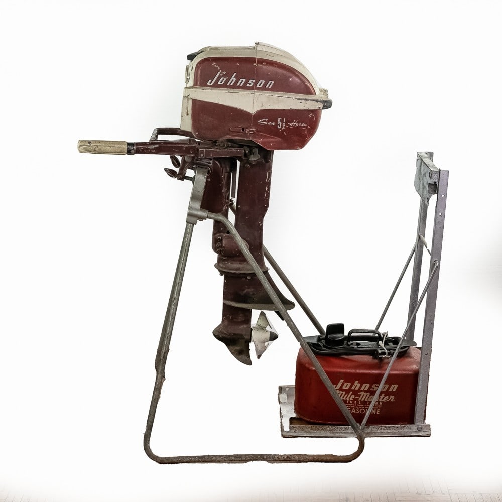 Johnson Sea Horse 5.5 HP Boat Motor w Gas Can (1 of 11)