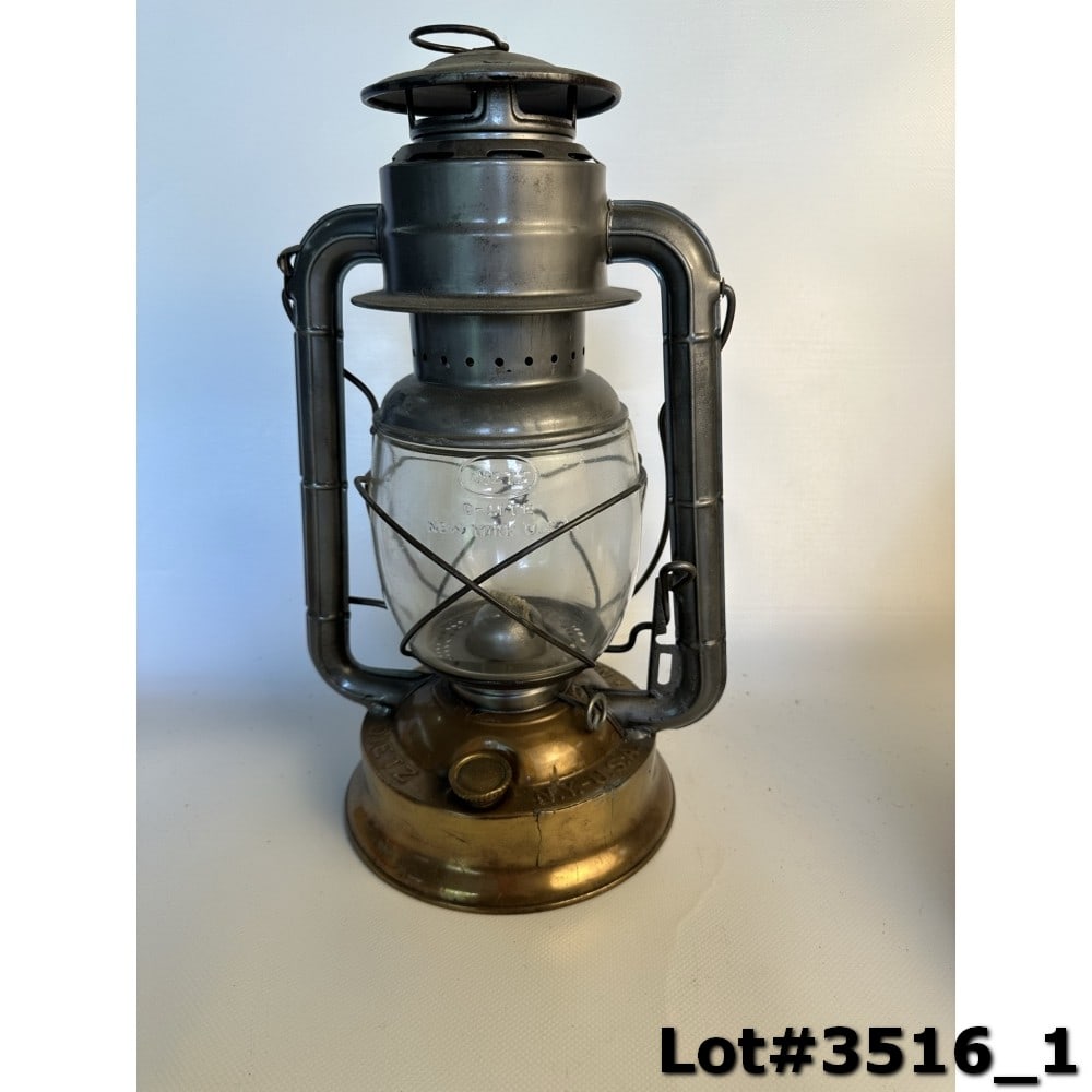 Dietz No. 2 D-LITE Kerosene Lantern (1 of 4)