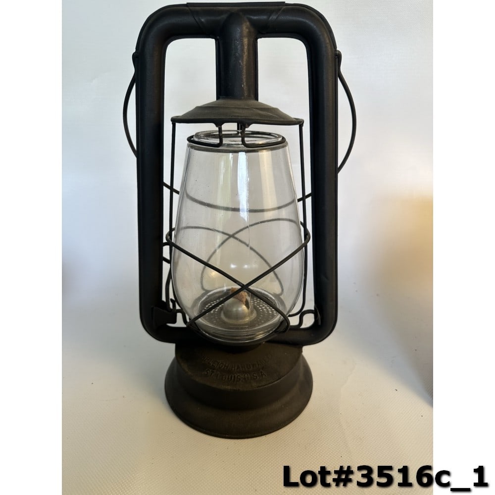 Kerosene Lantern Shapleigh Norleigh Diamond: Good condition - 16" T
