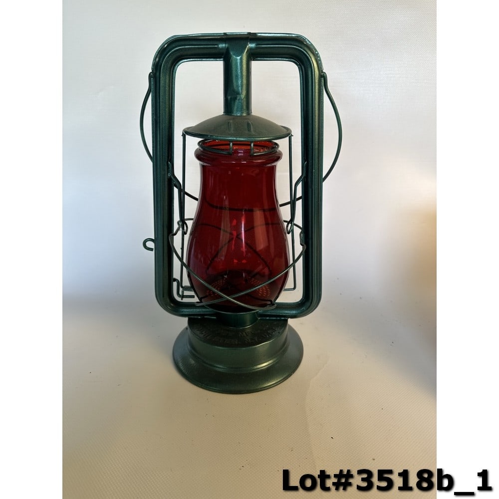 Kerosene Lantern Embury Mfg: Very good condition - 14" T