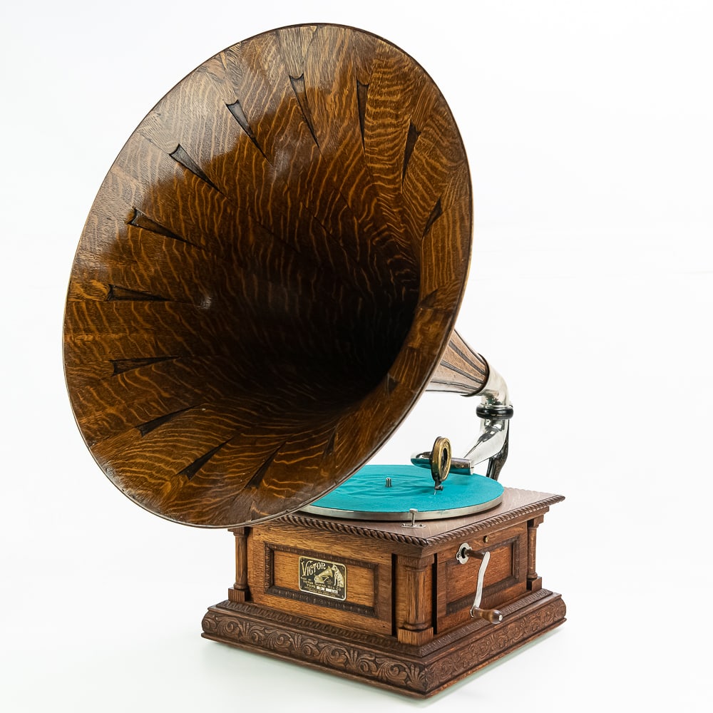 Victor D Wood Horn Disc Phonograph (1 of 15)