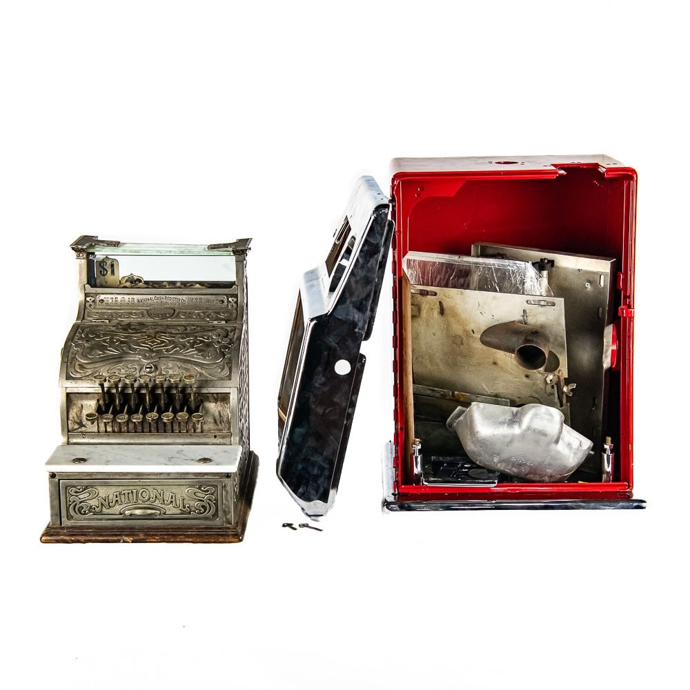 National 130 Cash Register and Slot Machine Case: *NO SHIPPING! - PICKUP OR BUYER THIRD PARTY TRANSPORT ONLY* 2 piece lot includes a National 130 cash register in nickel finish in good condition. Missing marquee, has bill weight in drawer. 15 keys, r