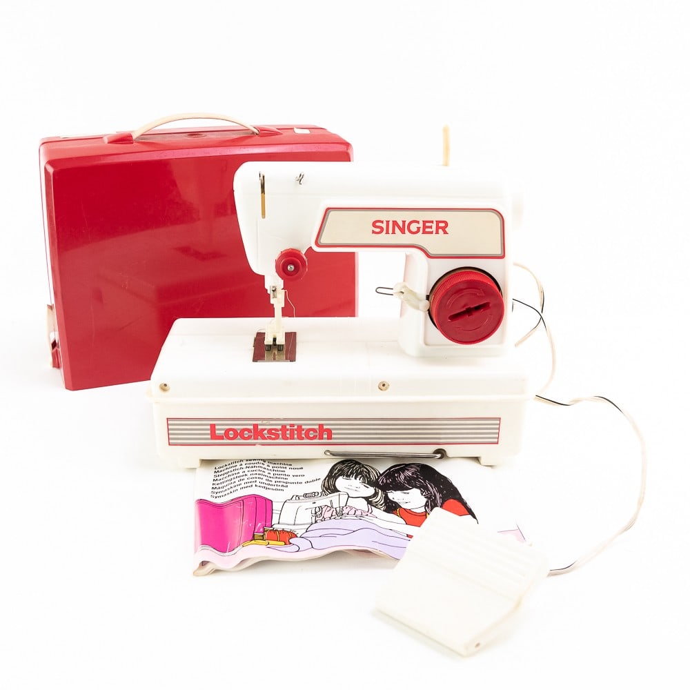 Singer Lockstitch Children's Sewing Machine w Case (1 of 11)
