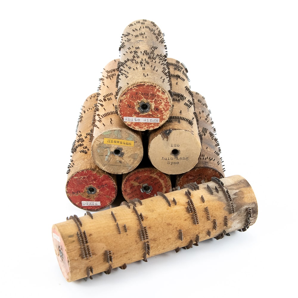 7 Roller Organ Cobbs 6.375": In good condition. Titles include: Dixie, America, AuldLang Syne, Hiawatha, Climbing Up the Golden Ladder, White Wings, and 1 unknown title.