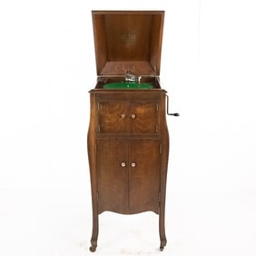 Victor Victrola #10 Upright Disc Phonograph