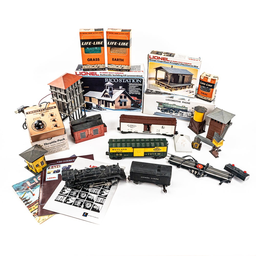 Lionel #1684 & 1689T Engine & Tender & Accessories (1 of 12)