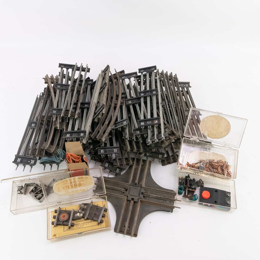 (78) Assorted Pieces of Lionel Track & More (1 of 13)