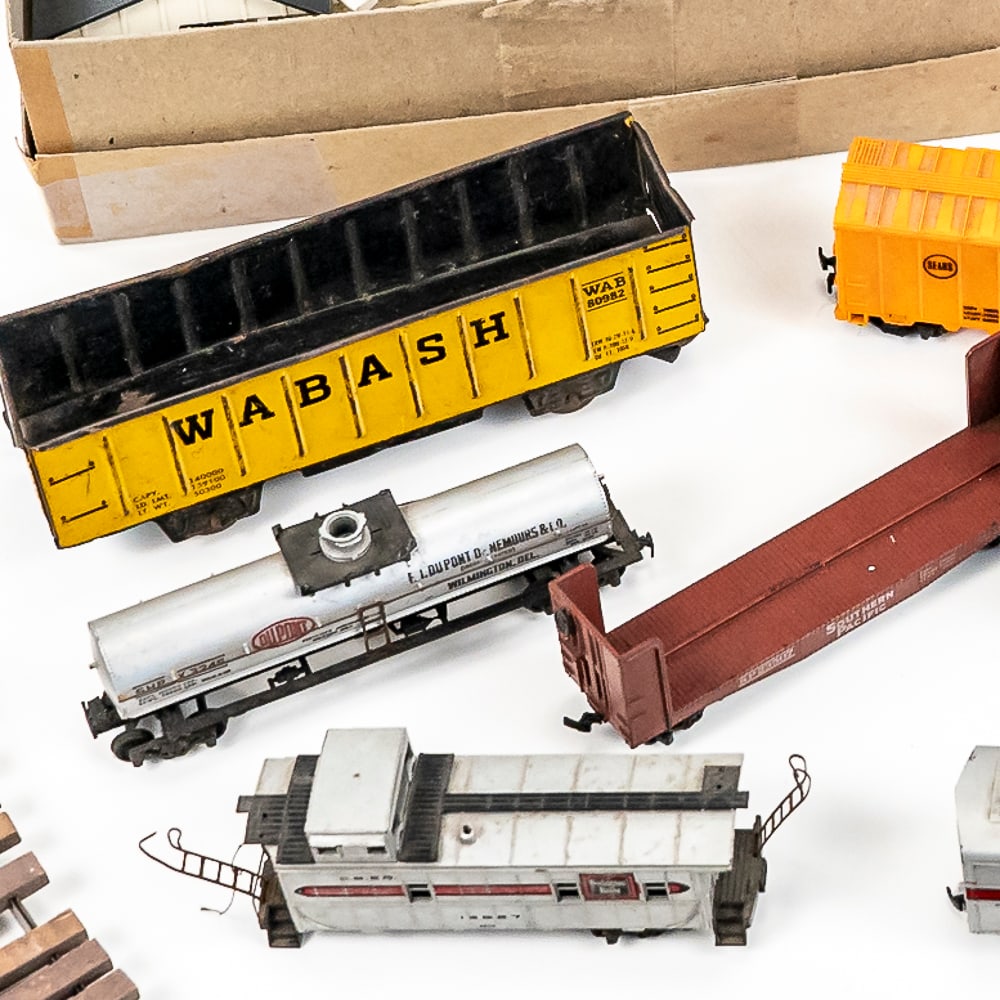 Collection of Assorted Lionel O Gauge Track & More (1 of 15)