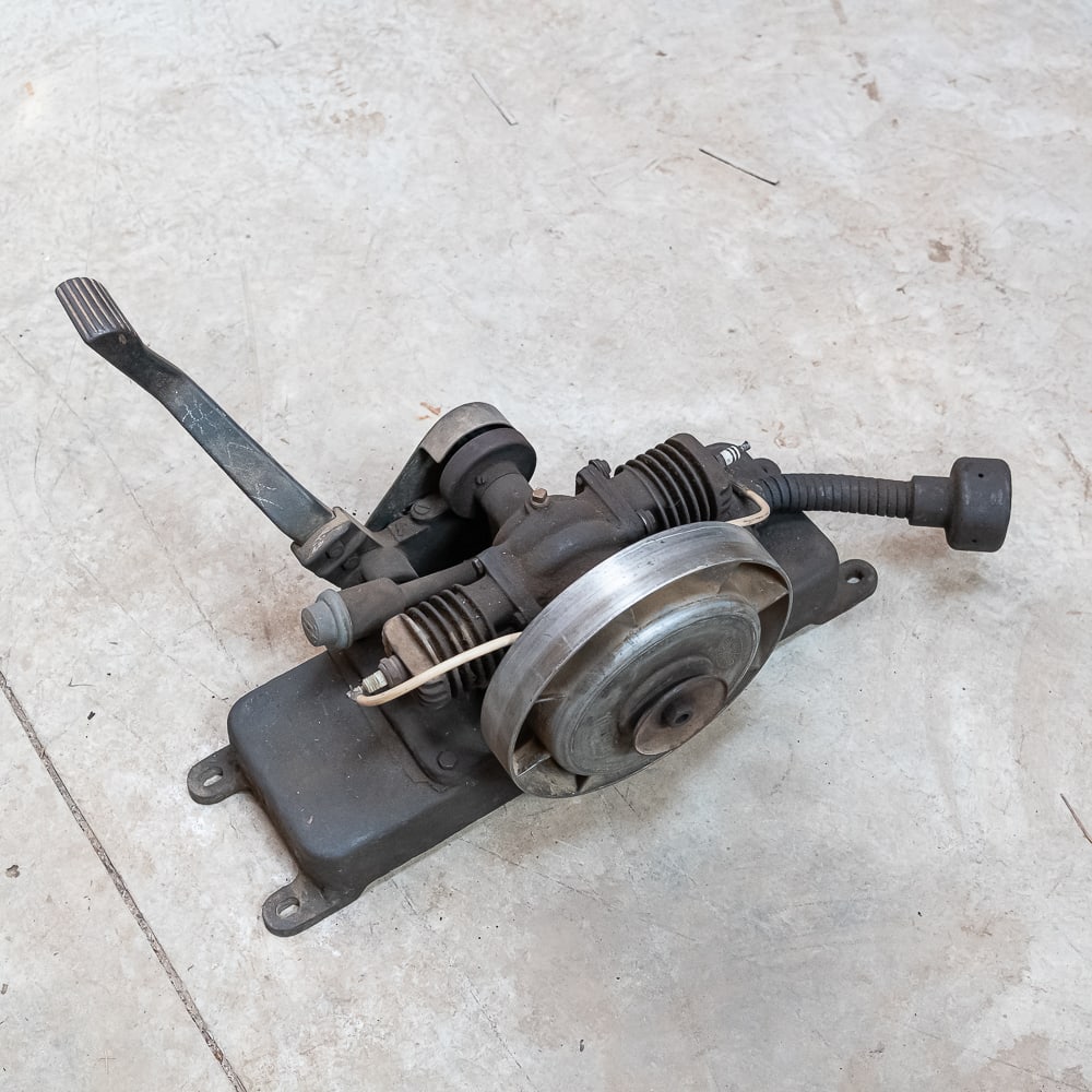 Maytag 72 Two Cylinder Gas Engine: *NO SHIPPING - PICKUP OR THIRD PARTY TRANSPORT ONLY* Maytag 72 good compression, looks complete, barn fresh, belt pulley. Has very unusual long base.