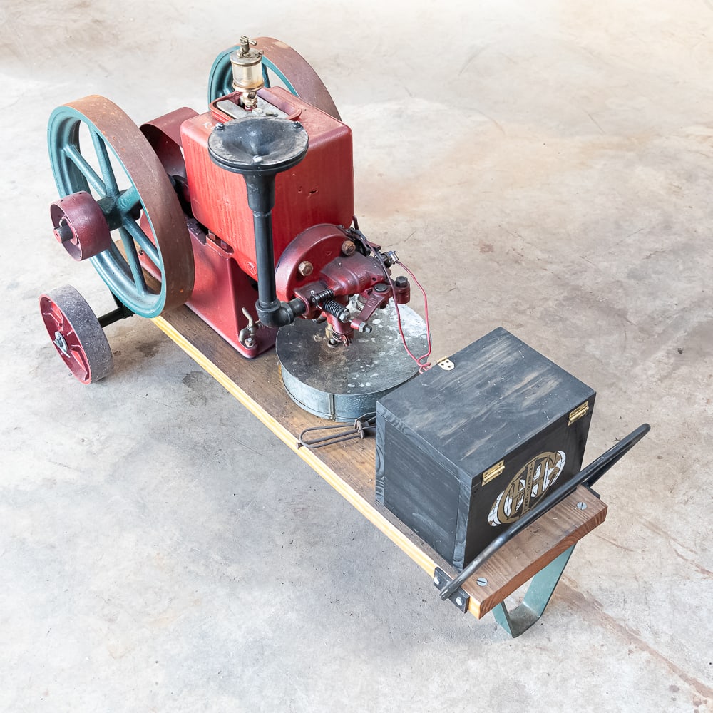 International / IHC Titan / Famous Gas Engine: *NO SHIPPING - PICKUP OR THIRD PARTY TRANSPORT ONLY* IHC Titan / Famous 1 HP hit n miss engine. Turns over freely with good compression. Has battery box but no buzz box. Grease cup, oiler, belt pulley