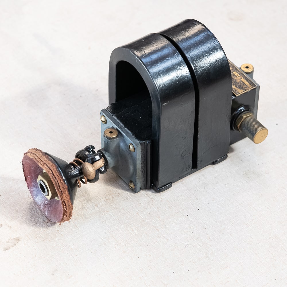 Montgomery Ward Friction Drive Magneto / Gen (1 of 3)
