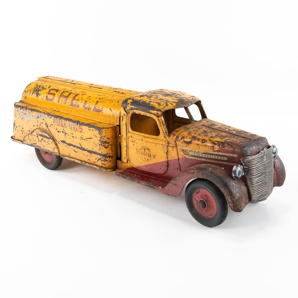 Vintage Buddy L Shell Gasoline Tanker Toy Truck: Vintage Buddy L pressed steel Shell Gasoline toy tanker truck. Approximately 21" long and in good overall condition with moderate to heavy cosmetic imperfections including discoloration, rust, scuffs