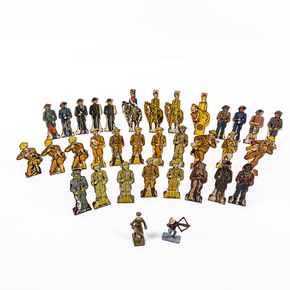 (32) MARX Tin Litho Cork Gun Soldier Targets: Collection features (32) assorted MARX tin litho cork gun soldier targets. Good overall condition with with age and wear present. Perfect addition to your collection, please use photos to judge condit