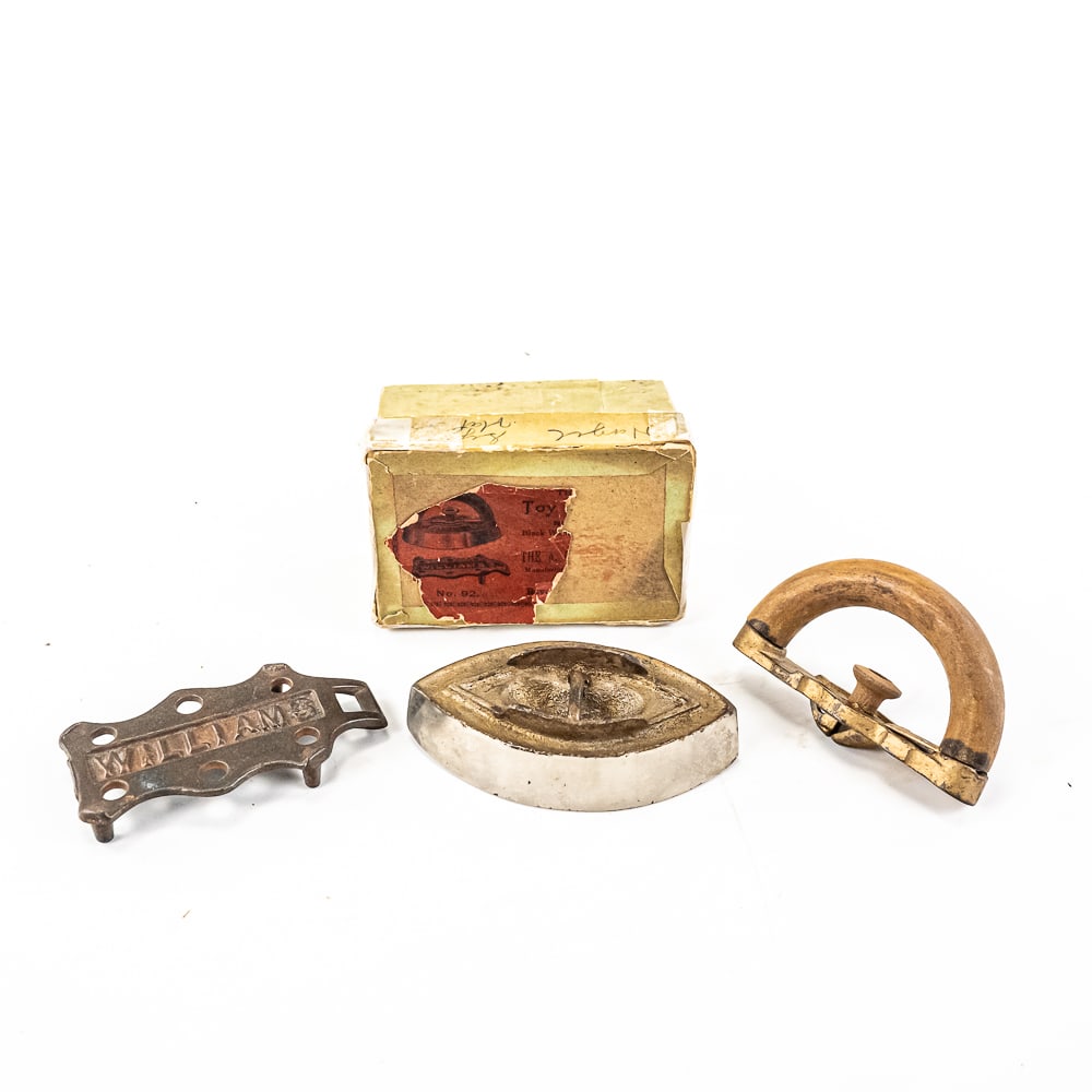 Antique A.C. Williams No. 92 Trivet Toy w Box: Hard to come by antique A.C. Williams No. 92 trivet toy still showcased inside original box. Perfect addition to your collection, please use photos to judge condition and bid accordingly.