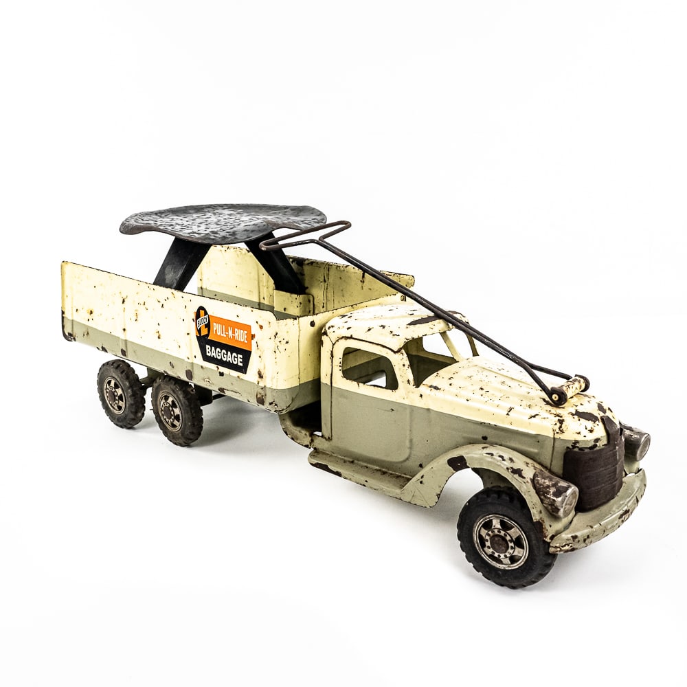 1940s Buddy L Pull N Ride Baggage Pull Truck: 1940s Buddy L pull n ride Baggage Truck ride on pull toy. Approximately 24" long and in good to fair overall condition with cosmetic imperfections such as dings, chips/scuffs/ discoloration/ rust/ pai