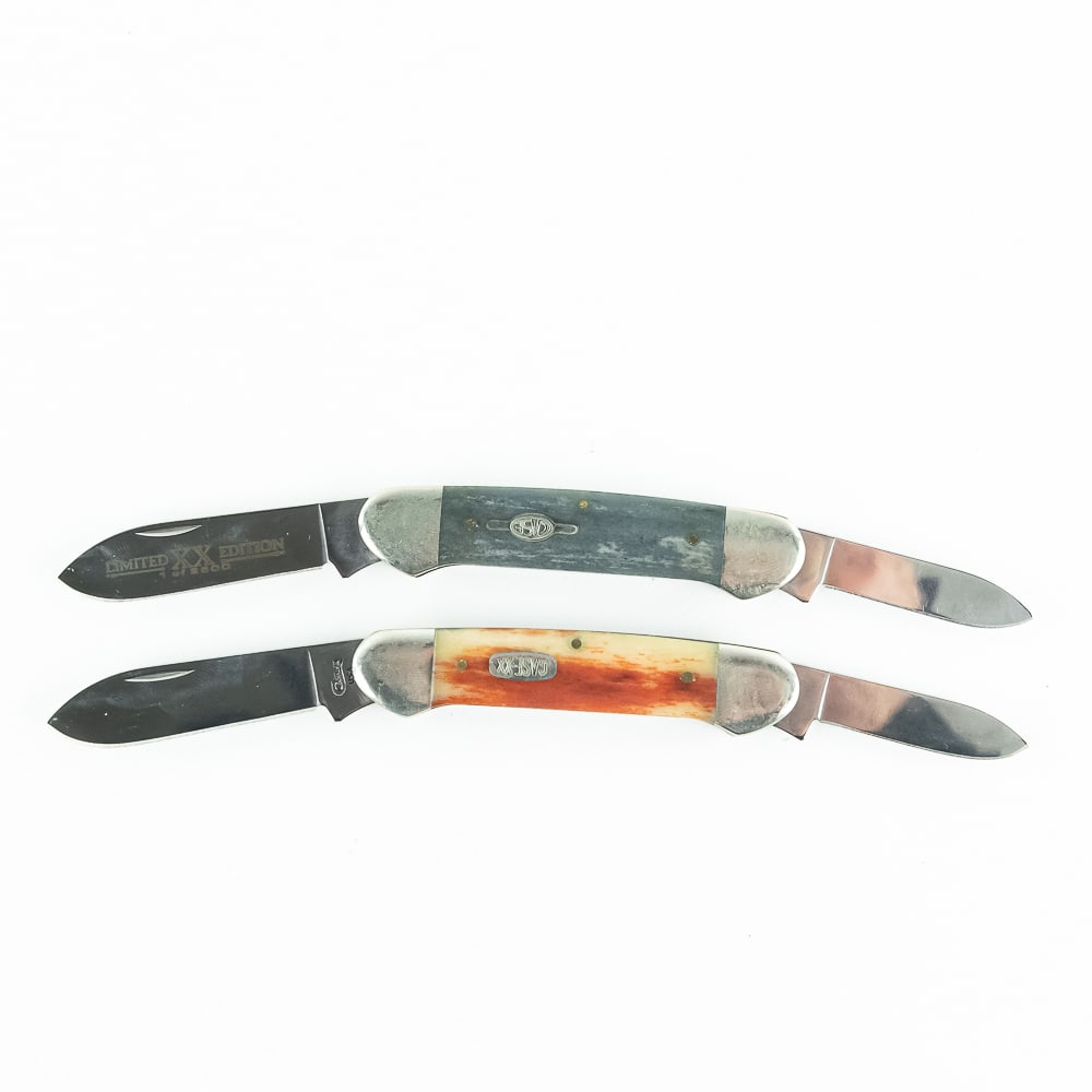 2 Case XX 62131 Canoe Knives (2000s): 2 Case XX Model 62131 Canoe knives. 1 Standard and 1 Limited Edition 1 of 2500. Both are early 2000s production and are in like new condition with only minor storage wear on bolsters. 2 Different colo