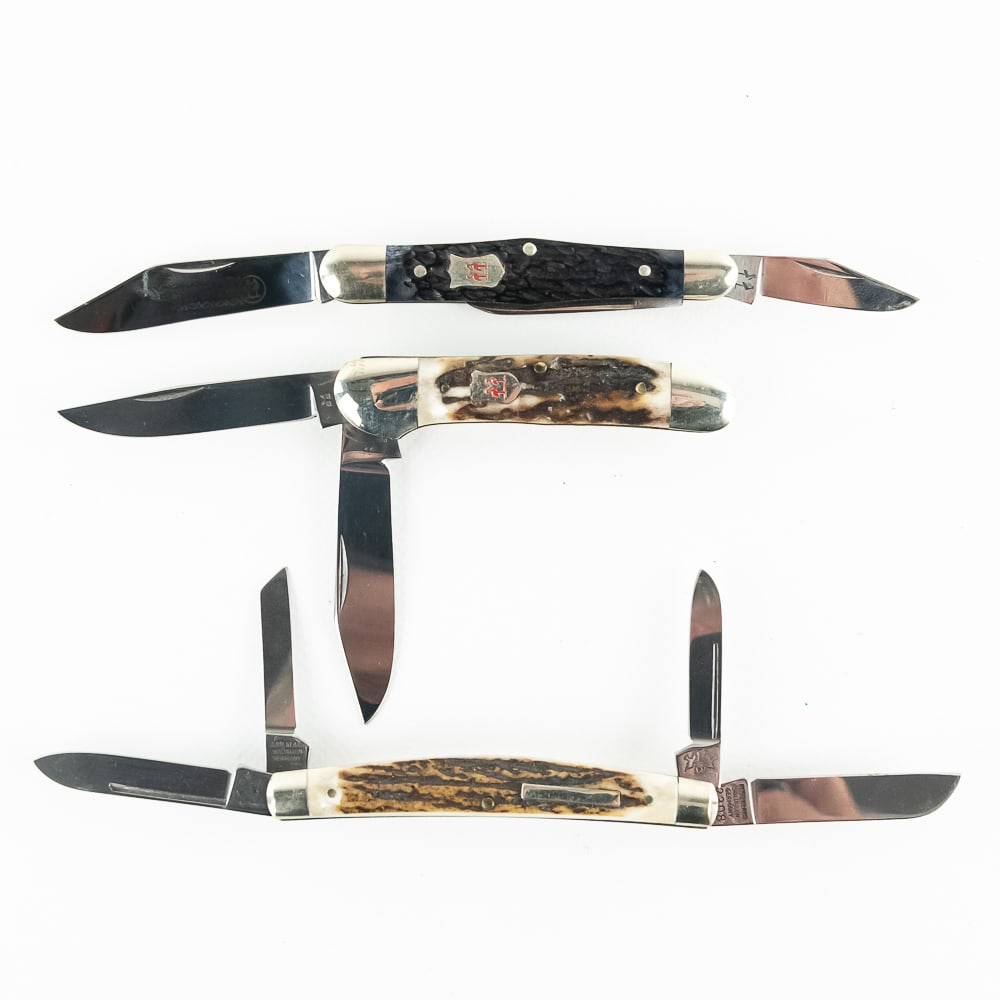 2 Kissing Crane and Rob't Klaas Solingen Folders: 2 very clean Kissing Crane folders - first is a 2-blade copperhead pattern #1359 with nice stag scales. Excellent condition, but weak main blade stamp. 3-3/8" closed. Next is a 3-blade whittler with b