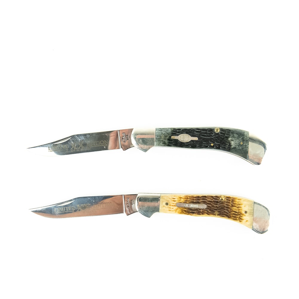 2 Case XX 61100 SS Saddlehorn Knives (1990s): 2 Case XX USA Model 61100SS Saddle horn Knives. Both are limited Edition 1 of 2500 special production knives. Both knives are like new with only minor storage wear on bolsters. Very nice high quality