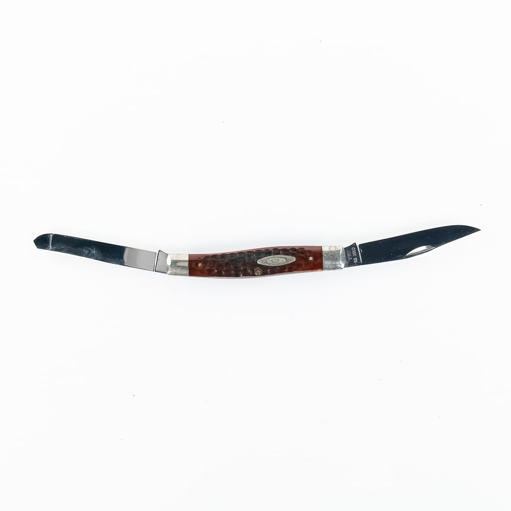 Case XX 6275 SP Moose Knife (1965-1969): Case XX Model 6275 SP Moose Knife. Red Bone handle knife is like new with only storage wear on bolsters. Blades are still factory razor sharp. Vintage knife is date stamped for 1965-1969 on blade. 4.2