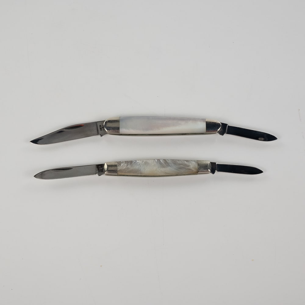 2 CASE XX USA, Pearl 2-Blade Folders: Beautiful CASE folders from the 1980's. First is a Pat. #079 7-Dot with genuine MOP (mother of pearl) scales and near mint. 3.25" Closed. Next is a Pat #92042 SS with synthetic pearl scales in excelle