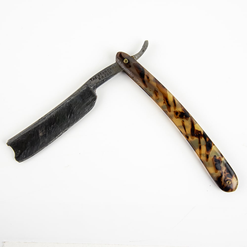 * The Standard Razor Tortoiseshell Straight Razor (1 of 3)