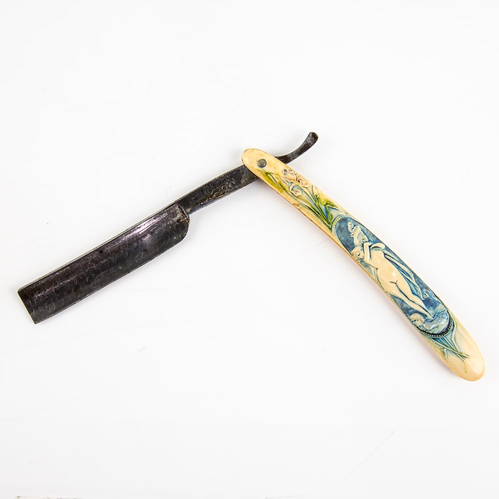 Simmons Hardware Co Nude Straight Razor: Vintage Straight Razor by Simmons Hardware Co. Has yellow celluloid scales with embossed nude woman with blue colored background, with a blank face. Tang reads "Simmons Hardware Co Germany" and revers