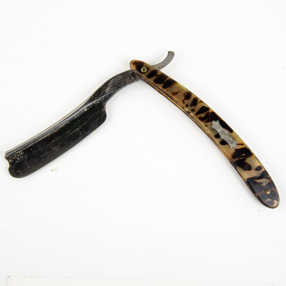 Frederick Reynolds Tortoiseshell Straight Razor (1 of 3)