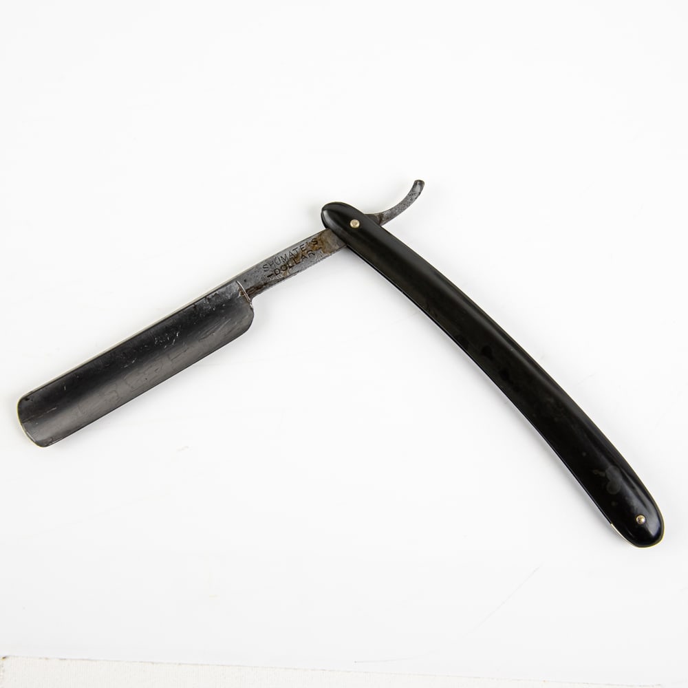 Shumate Dollar Straight Razor: Vintage Straight Razor, "Dollar" by Shumate Razor Co. Has black bakelite scales, with blank face in good condition. Tang reads "Shumate Dollar" and on the reverse, "Shumate Razor Co. St. Louis U.S.A".