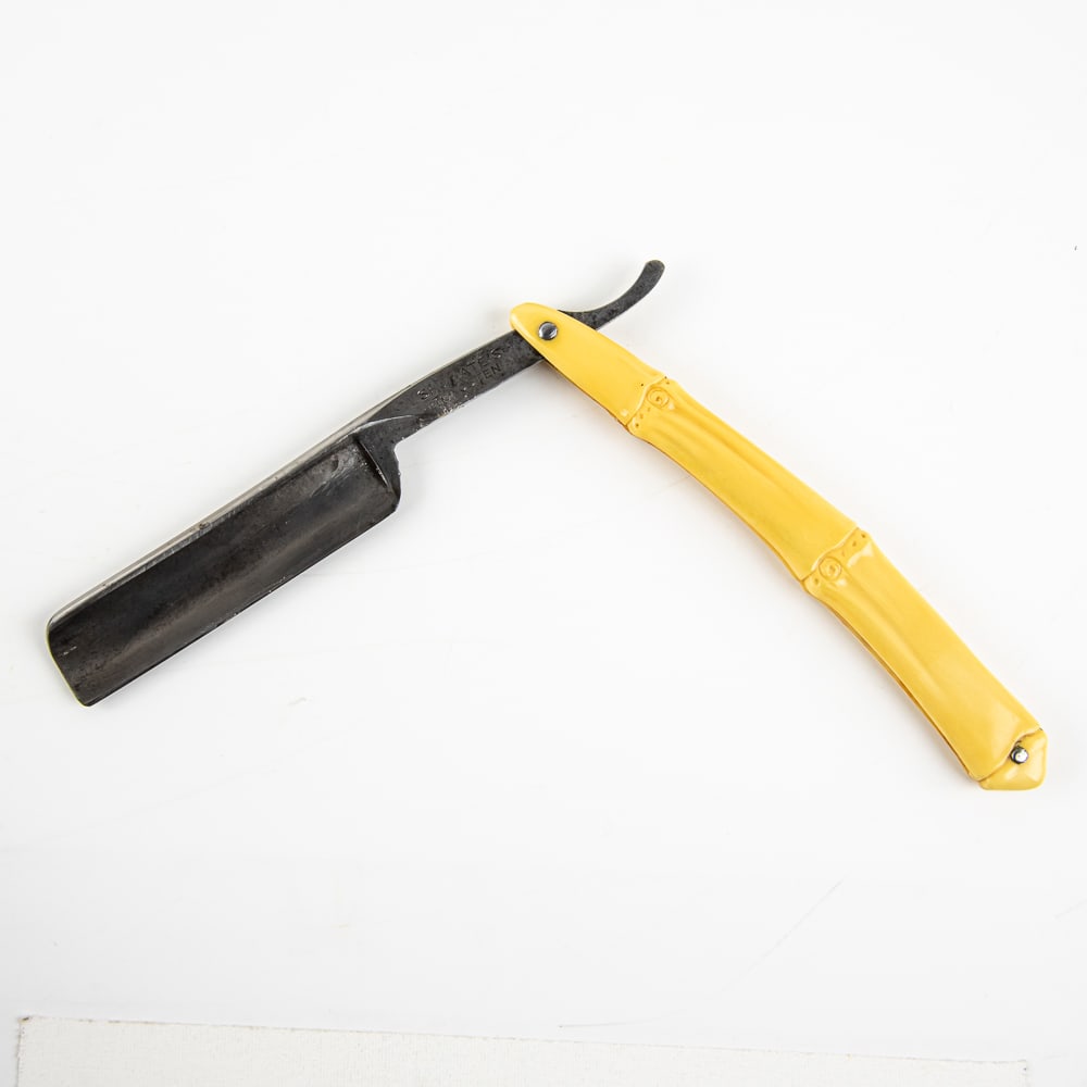 Shumate Tungsten Straight Razor: Vintage Straight Razor, "Tungsten" by Shumate Razor Co. Has bamboo-theme celluloid scales, with blank face in good condition. Tang reads "Shumate Tungsten" and on the reverse, "Shumate Razor Co. St. L