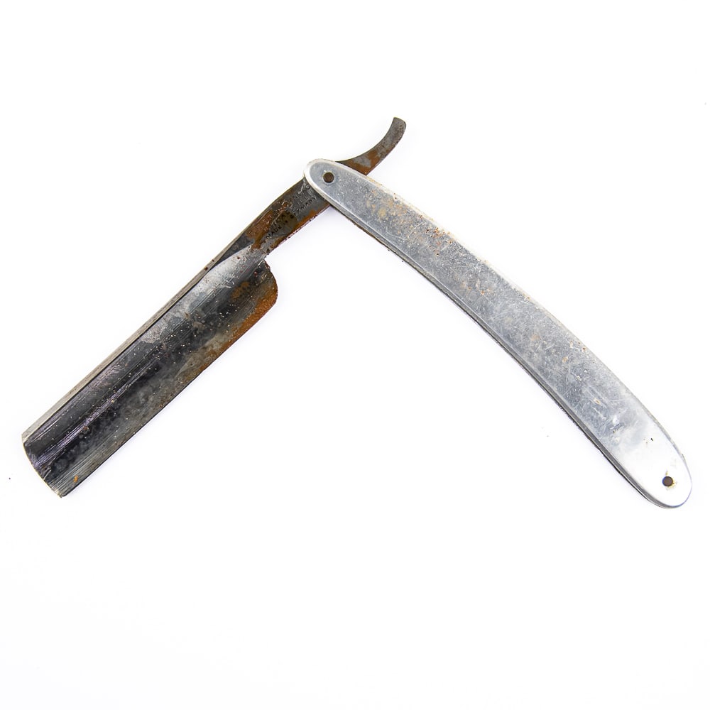 C.H. Stoelting Co Aluminum-Scale Straight Razor: Vintage Straight Razor by C.H. Stoelting Co. Has plain aluminum scales with a blank face. Tang reads "C.H. Stoelting Co. Chicago, Ill. Made in Germany" and reverse is blank. Has a French point blade, 