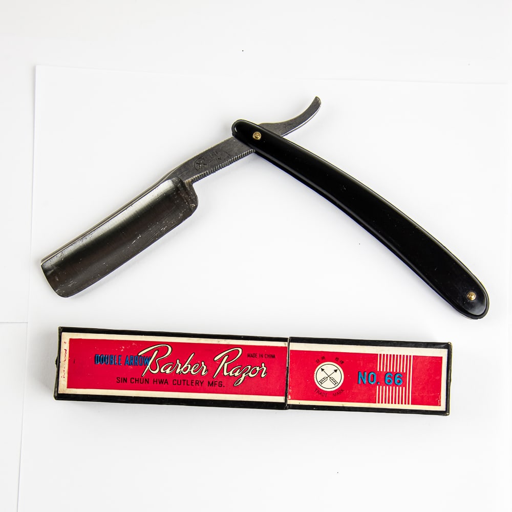 Sin Chun Hwa Cutlery Mfg. No 66 Razor w/ Orig. Box (1 of 4)