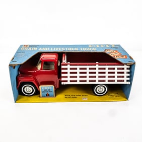 NIB ERTL IH Grain & Livestock Truck # 6846