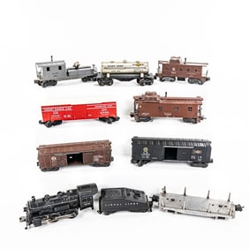Lionel 1615 Diesel Engine w Tender & (8) RR Cars