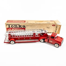 1962 Tonka Aerial Ladder Firetruck No. 998 w Box