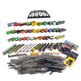 Large Collection of HO Scale Railway Cars & Track