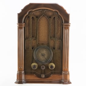 RCA Model 140 Tombstone Radio