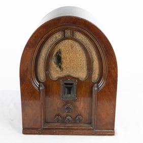 1930's Philco Model #19 Cathedral Radio