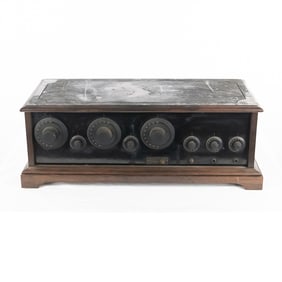 1920s Liberty V Battery Radio