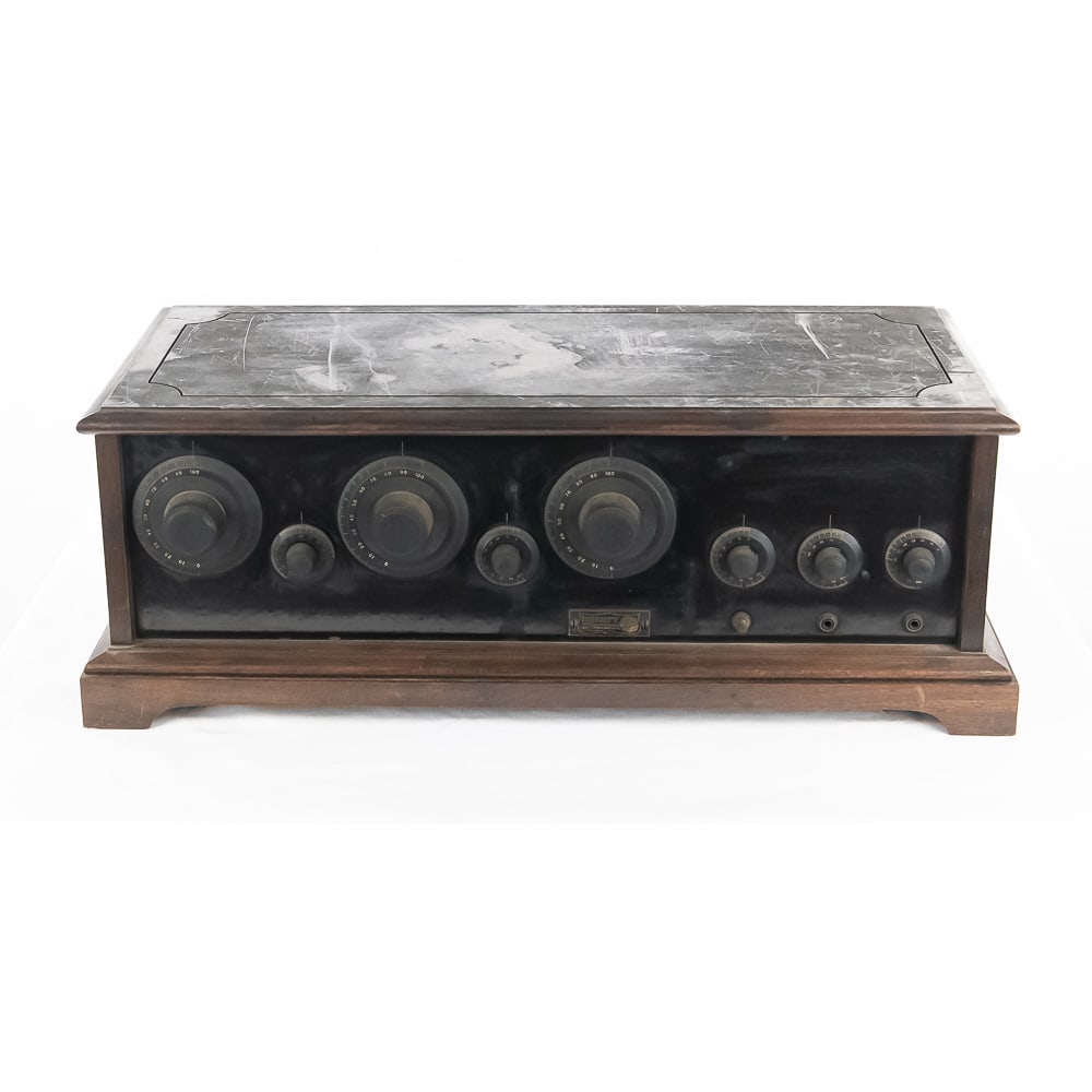 1920s Liberty V Battery Radio: Due to the size/weight/fragility of this item, it will require a pick up or customer-arranged 3rd-party shipping. This 1920's radio in its walnut cabinet has its original finish and is quite dirty and