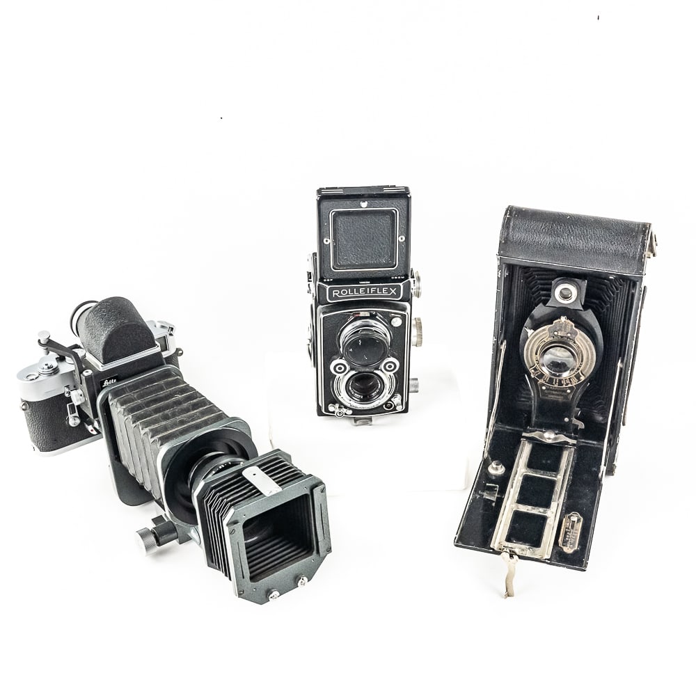3 Cameras w Accessories - Leica, Rolleiflex, Kodak (1 of 12)