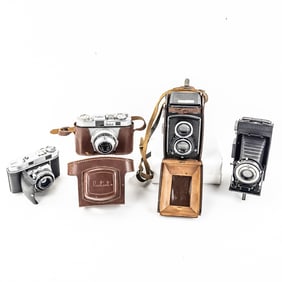 4 Misc. Cameras with lens and timer Leica, Kodak