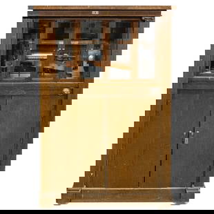 Mills Violano Coin Op Violin Player: Due to the size/weight/fragility of this item, it will require a pick up or customer-arranged 3rd-party shipping. We will connect you with reputable transport companies after the auction. Oak Mills