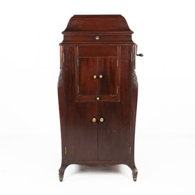 Victor Victrola "L" Door XVI Mahogany Phono