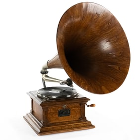 Victor III Wood Horn Phonograph/Victrola